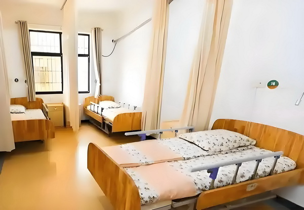海外留学人员深圳落户_53岁朱茵住山里开破车？ 住山里开破认识某也和孟